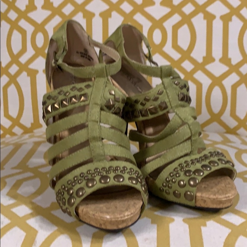 Green pumps open toe with brass studded accent